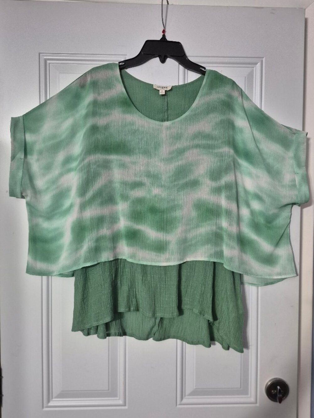 Women's Boho Top. Umgee . Medium. Green/white. layered.